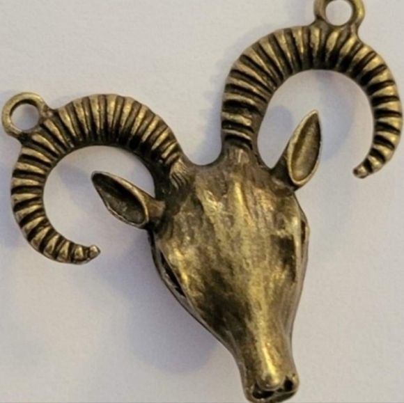 Jewelry - GOAT HEAD BRASS GOLD TONE 1.5X1 IN CRAFTING PIECE